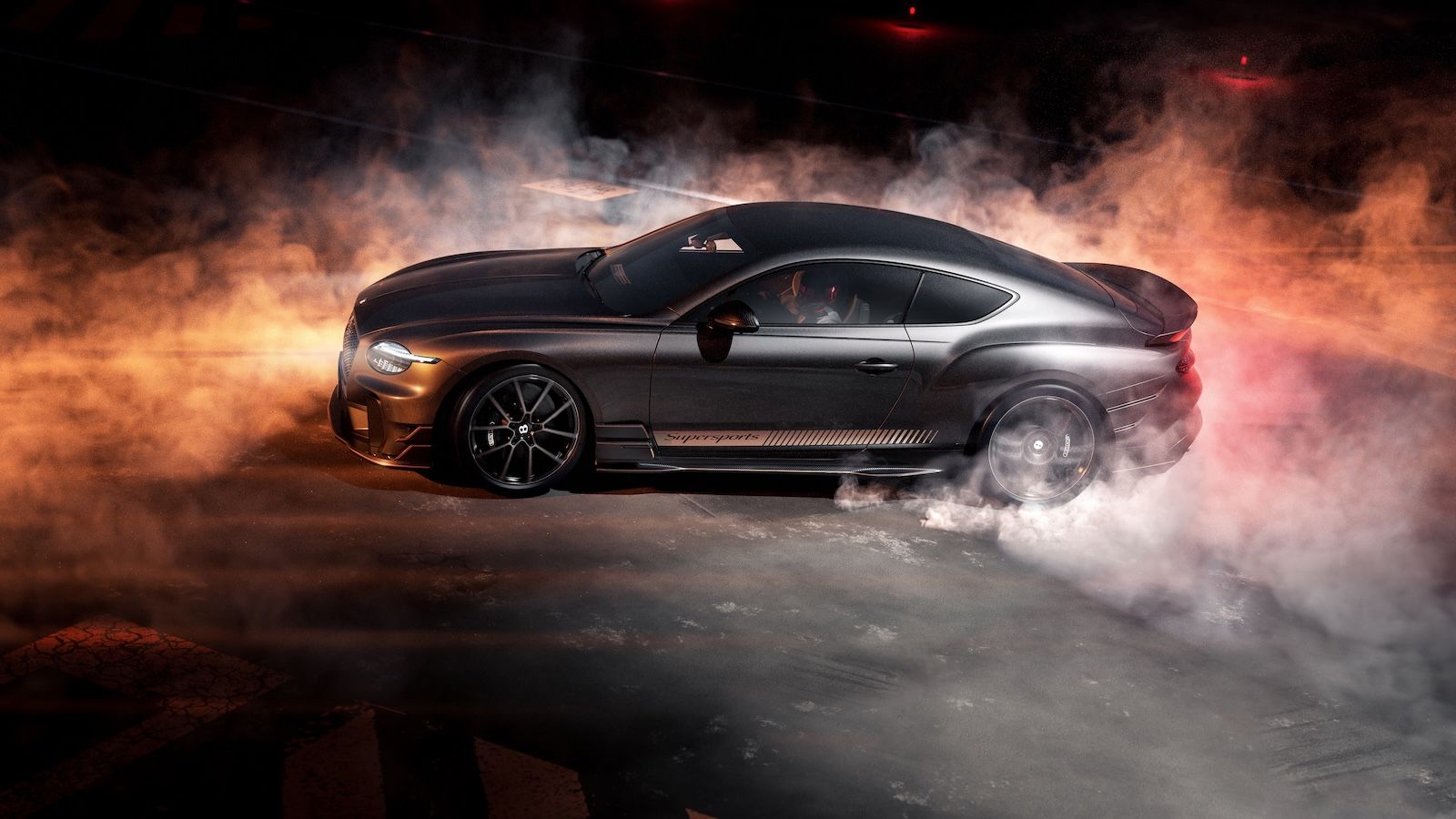 Το παραδοσιακό grand tourer μεταμορφώνεται σε ένα αυτοκίνητο καθαρά για τον οδηγό, με επιτάχυνση 0-100 km/h σε 3,7 δευτερόλεπτα και τελική ταχύτητα πο